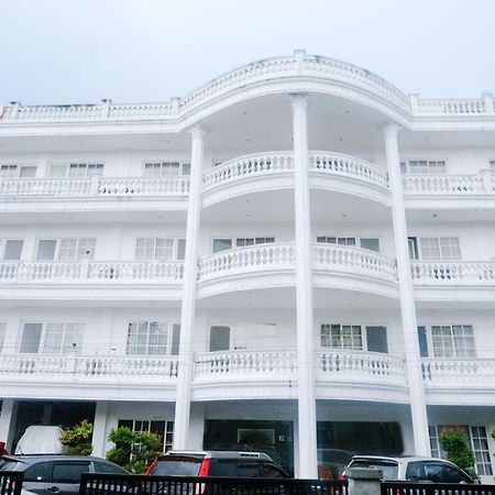 Oyo 696 Hasanah Guest House Syariah De Saphire Malang Buitenkant foto