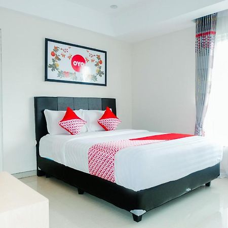 Oyo 696 Hasanah Guest House Syariah De Saphire Malang Buitenkant foto