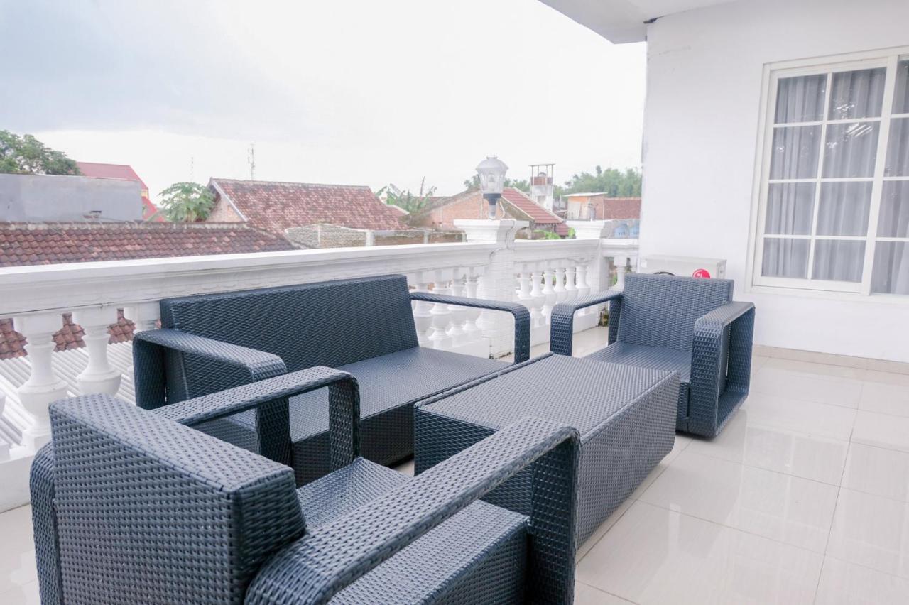 Oyo 696 Hasanah Guest House Syariah De Saphire Malang Buitenkant foto
