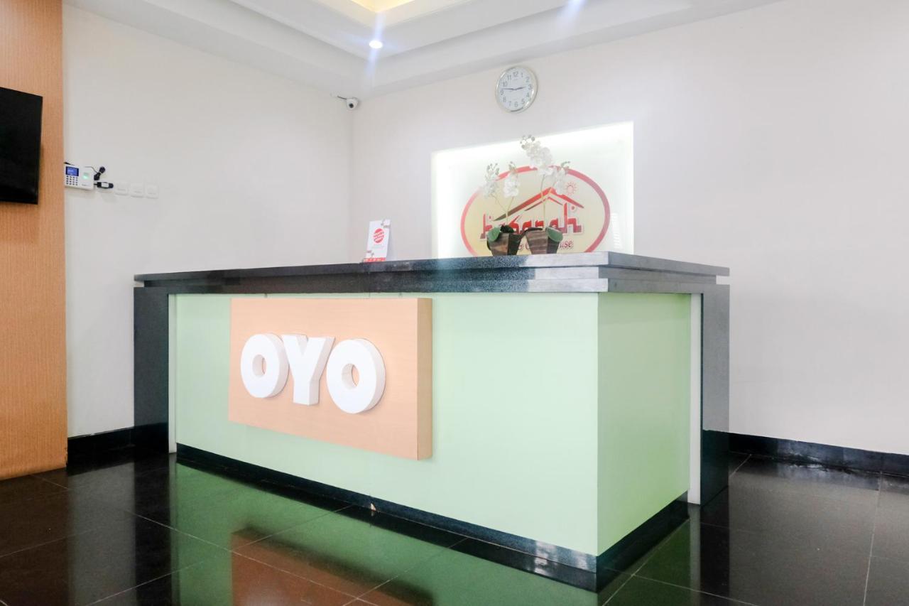 Oyo 696 Hasanah Guest House Syariah De Saphire Malang Buitenkant foto