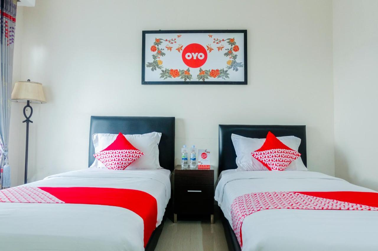 Oyo 696 Hasanah Guest House Syariah De Saphire Malang Buitenkant foto