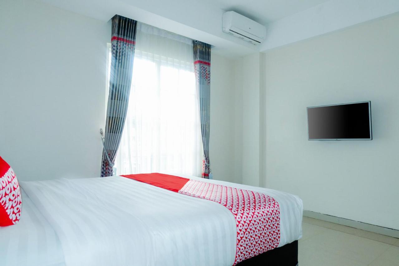 Oyo 696 Hasanah Guest House Syariah De Saphire Malang Buitenkant foto