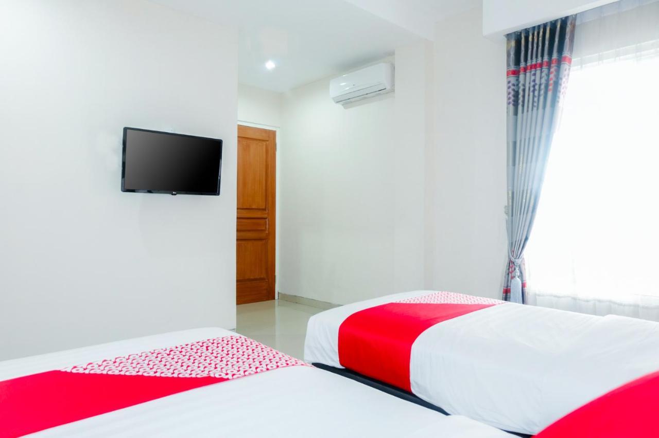Oyo 696 Hasanah Guest House Syariah De Saphire Malang Buitenkant foto