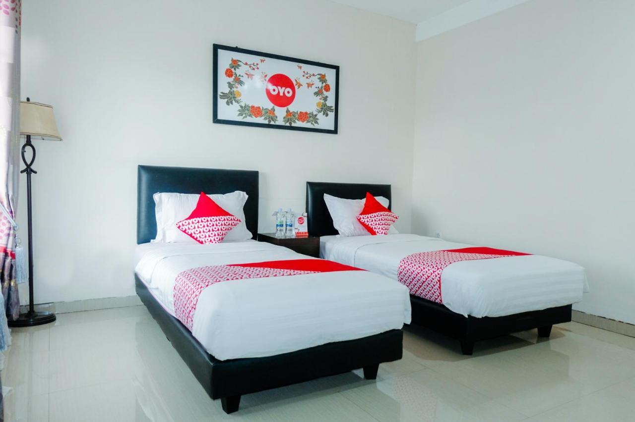 Oyo 696 Hasanah Guest House Syariah De Saphire Malang Buitenkant foto