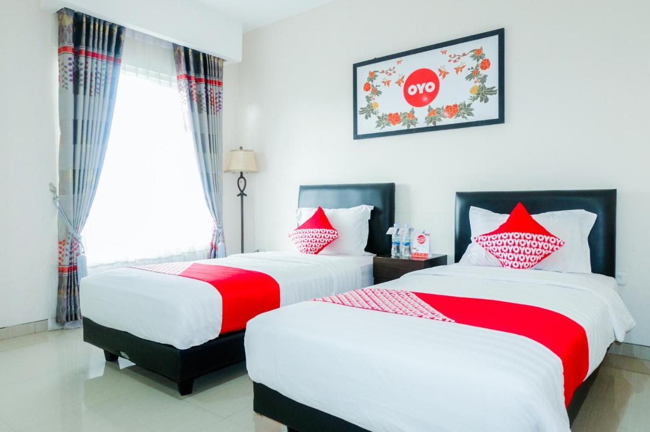 Oyo 696 Hasanah Guest House Syariah De Saphire Malang Buitenkant foto
