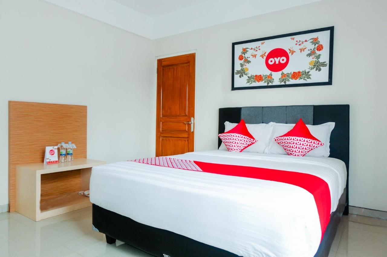 Oyo 696 Hasanah Guest House Syariah De Saphire Malang Buitenkant foto