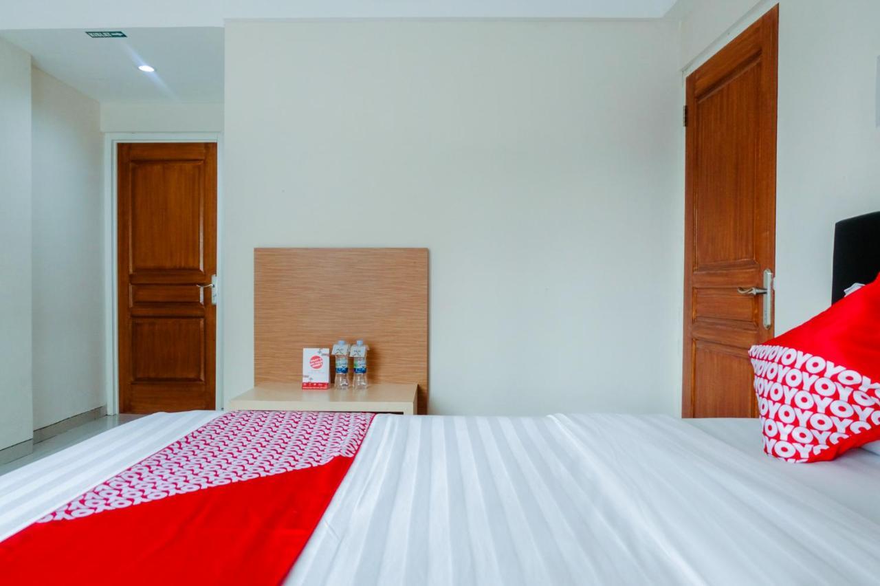 Oyo 696 Hasanah Guest House Syariah De Saphire Malang Buitenkant foto