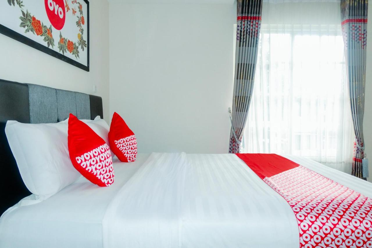 Oyo 696 Hasanah Guest House Syariah De Saphire Malang Buitenkant foto