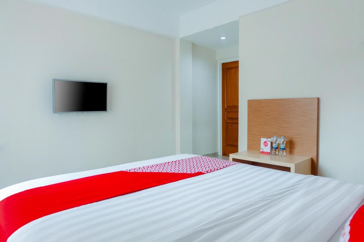 Oyo 696 Hasanah Guest House Syariah De Saphire Malang Buitenkant foto