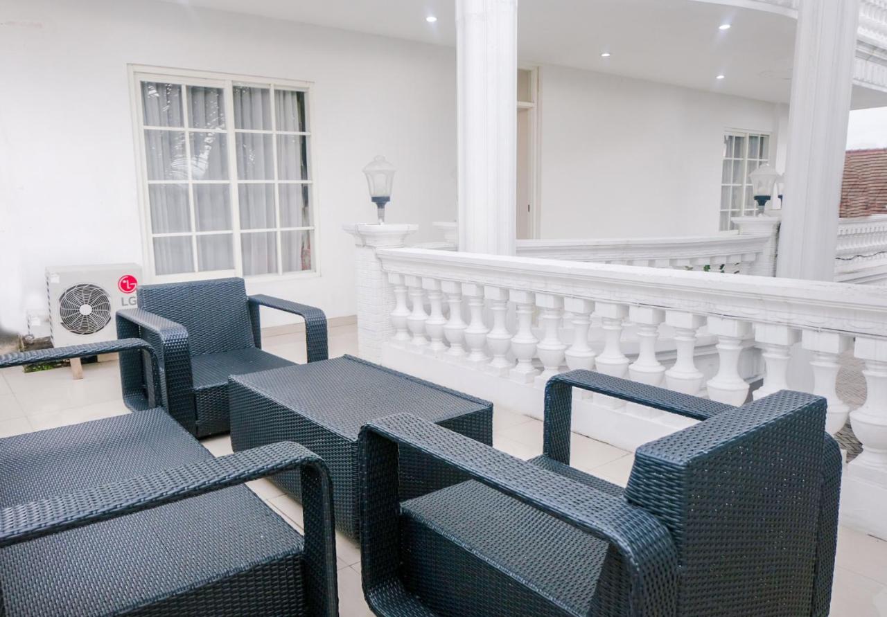 Oyo 696 Hasanah Guest House Syariah De Saphire Malang Buitenkant foto