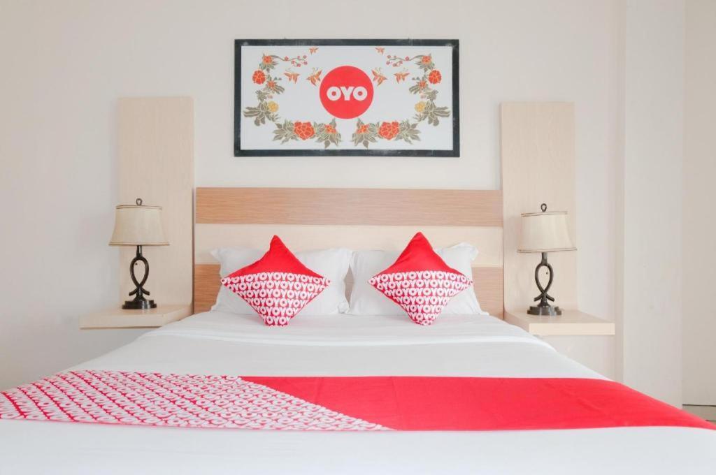 Oyo 696 Hasanah Guest House Syariah De Saphire Malang Buitenkant foto