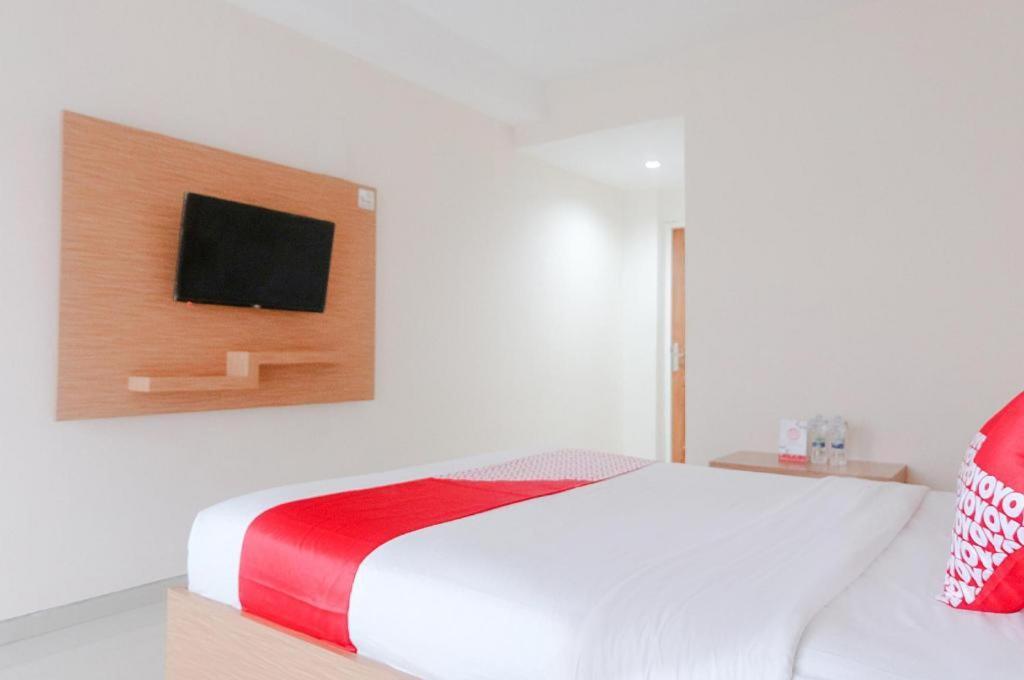 Oyo 696 Hasanah Guest House Syariah De Saphire Malang Buitenkant foto