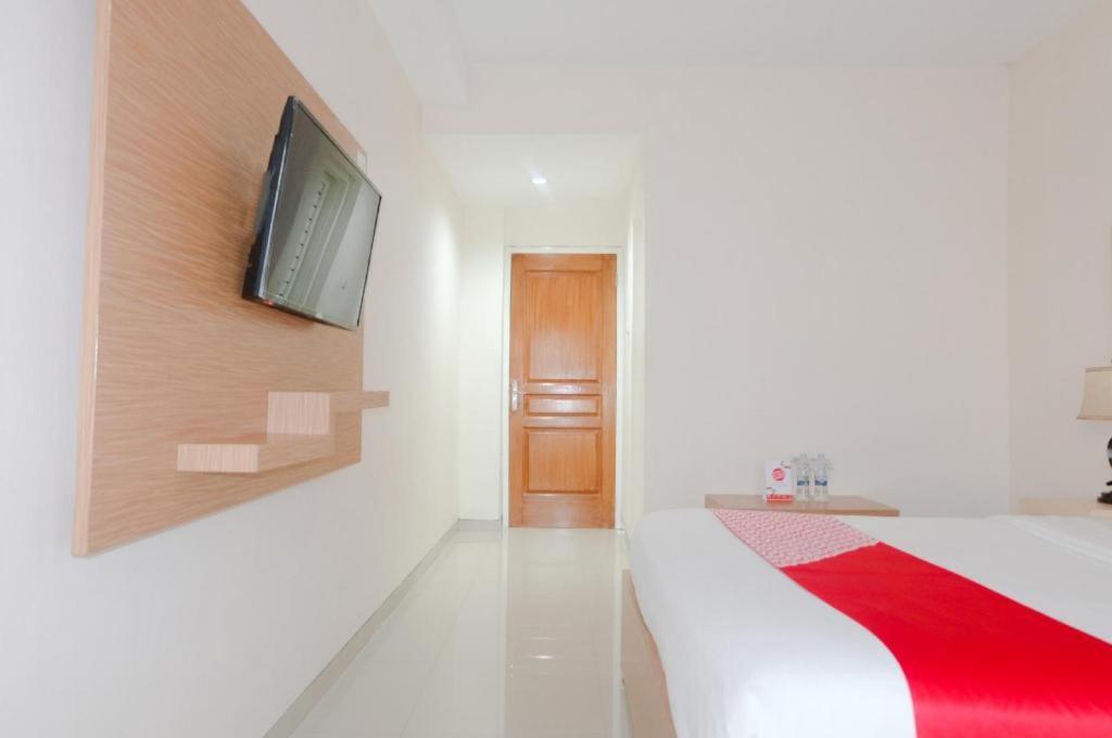 Oyo 696 Hasanah Guest House Syariah De Saphire Malang Buitenkant foto
