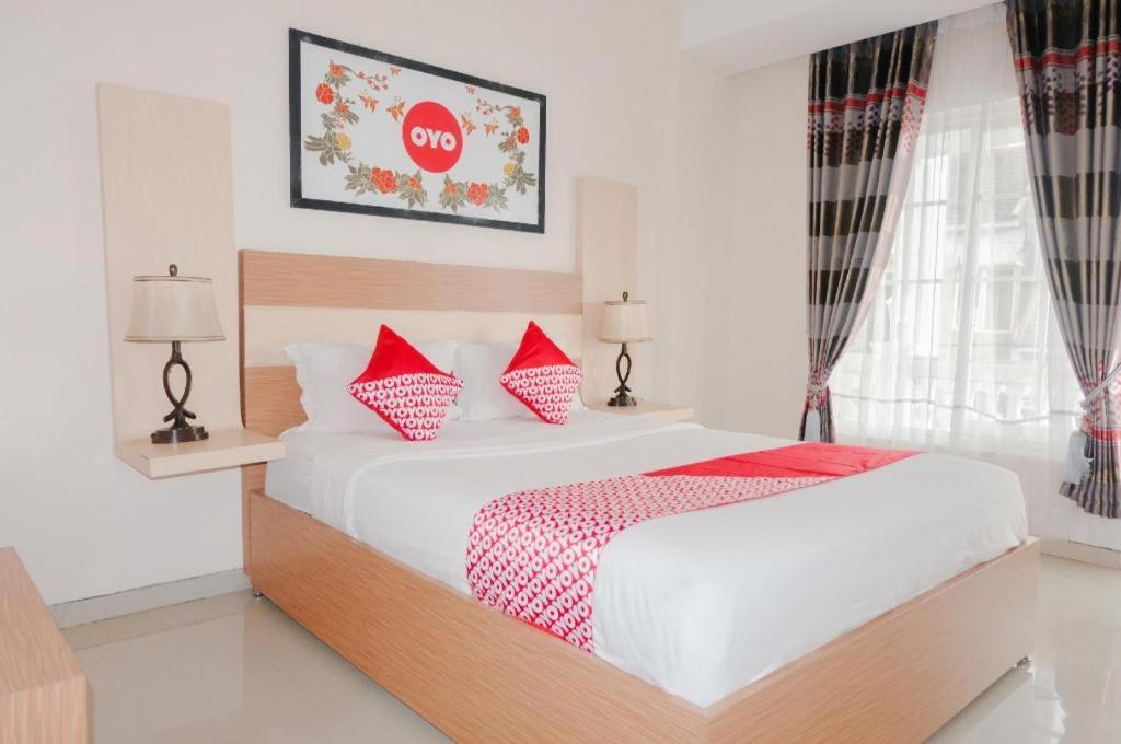 Oyo 696 Hasanah Guest House Syariah De Saphire Malang Buitenkant foto