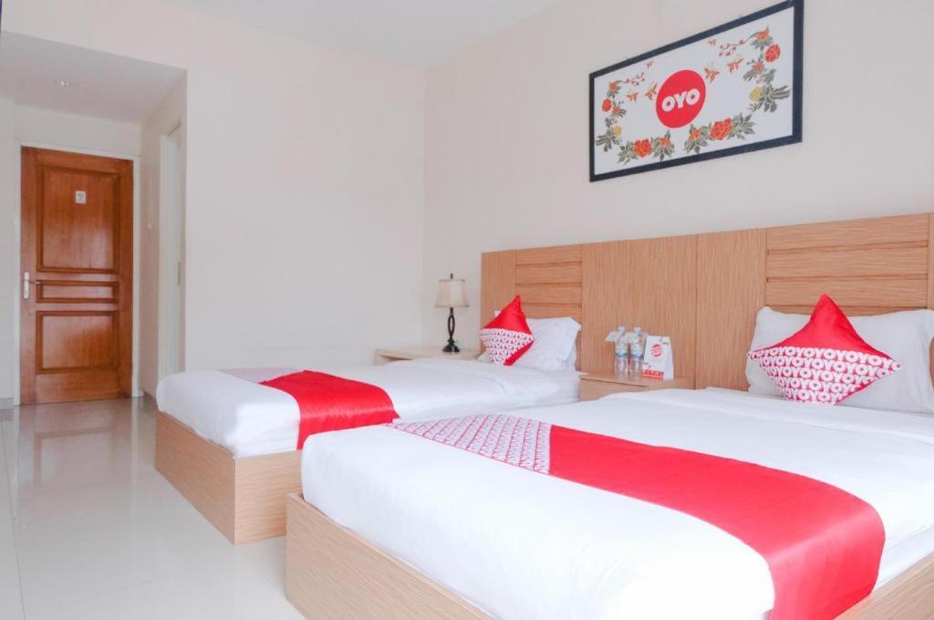Oyo 696 Hasanah Guest House Syariah De Saphire Malang Buitenkant foto